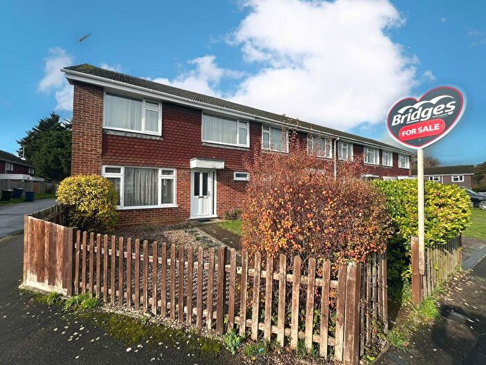 3 Bedroom End Of Terrace House For Sale In Roman Way, Farnham, Surrey, GU9