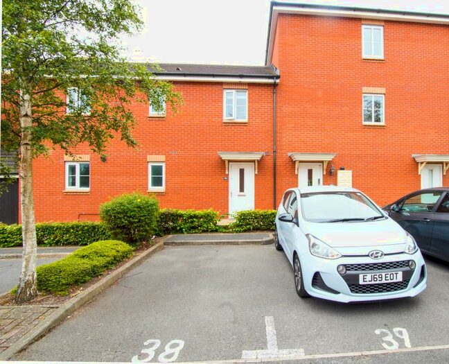 2 Bedroom Flat To Rent In St Patricks View, Redfield, Bristol, BS5