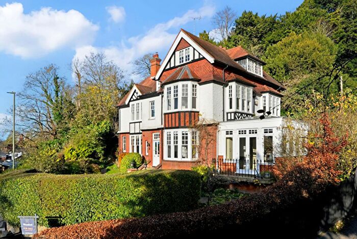 1 Bedroom Flat For Sale In Shalford Road, Guildford, GU1