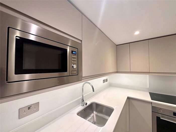 1 Bedroom Flat To Rent In Farnborough Road, Farnborough, Surrey, GU14