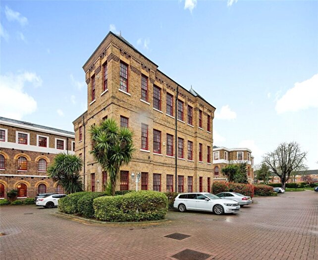 2 Bedroom Flat For Sale In West Park Road, Southall, UB2
