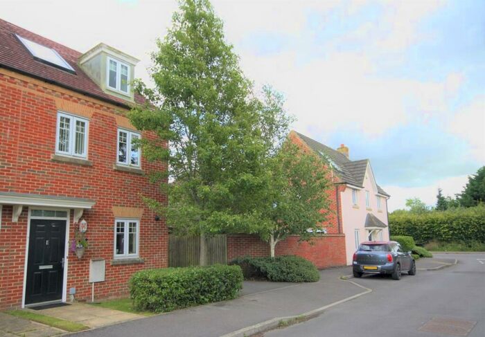 3 Bedroom Semi-Detached House To Rent In Lords Close, Wroughton, SN4