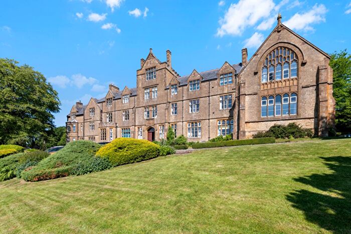 2 Bedroom Flat To Rent In Mount Pleasant, Crewkerne, TA18