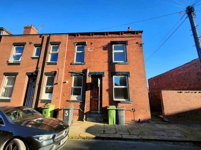 1 Bedroom Terraced House To Rent In Cleveleys Mount, Leeds, West Yorkshire, Uk, LS11