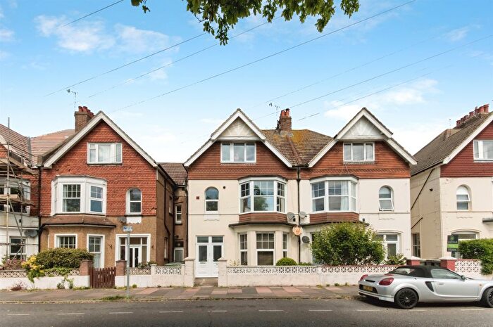 2 Bedroom Flat For Sale In Wickham Avenue, Bexhill-On-Sea, TN39