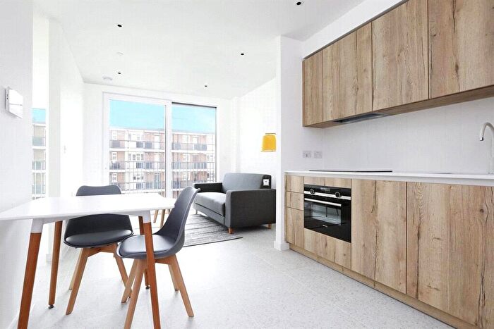 Studio To Rent In Sidney Street, London, E1