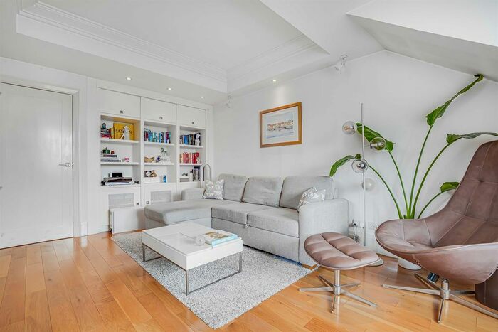 2 Bedroom Flat To Rent In Redcliffe Gardens, London, SW10