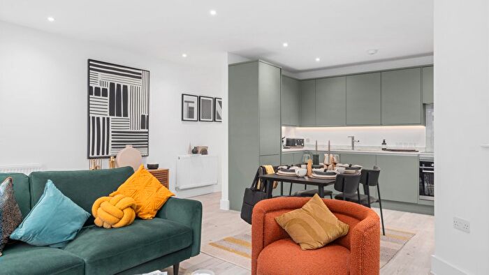 1 Bedroom Flat For Sale In Grovelands Road, Purley, CR8
