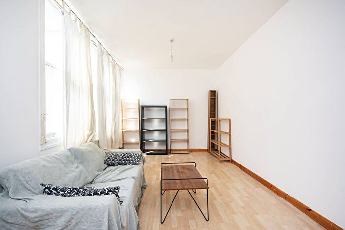 1 Bedroom Flat To Rent In Graham Road, Hackney, London, E8