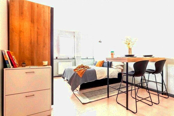 Studio To Rent In Uncle Stockwell, Courland Grove, London, SW8