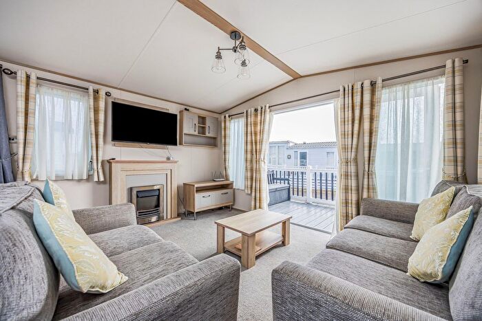 3 Bedroom Flat To Rent In North Mundham, PO20