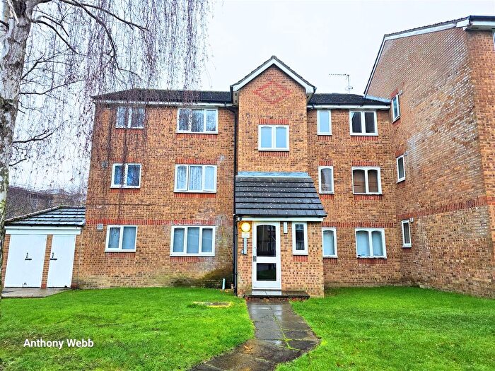1 Bedroom Flat To Rent In Leigh Hunt Drive, Southgate, N14