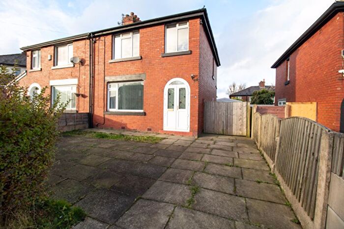 3 Bedroom Semi-Detached House To Rent In Lupin Avenue, Farnworth, Bolton, BL4