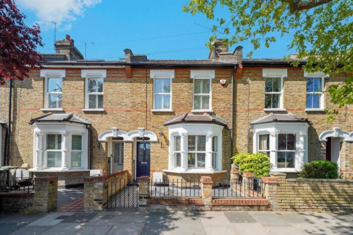 4 Bedroom House To Rent In Heene Road, Enfield, EN2