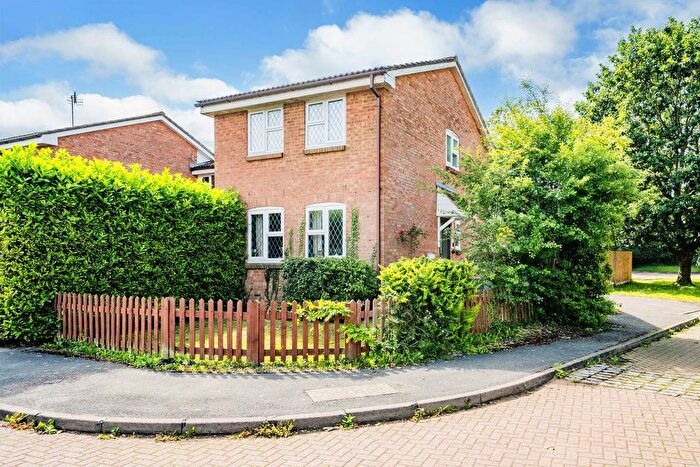 3 Bedroom End Of Terrace House For Sale In Kings Mead, South Nutfield, RH1