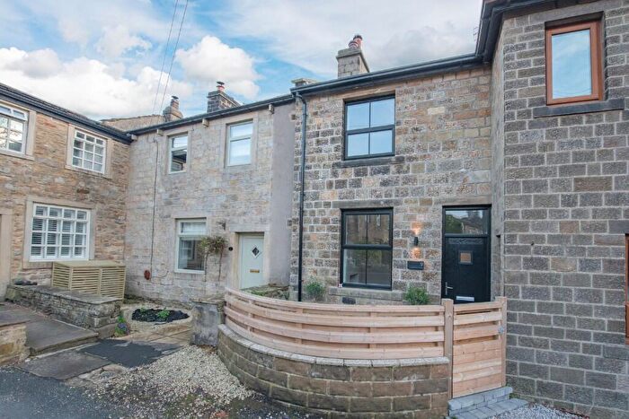 2 Bedroom Cottage For Sale In Harrison Place, Glusburn, BD20