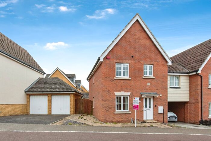 3 Bedroom Link Detached House For Sale In Siskin Street, Stowmarket, IP14