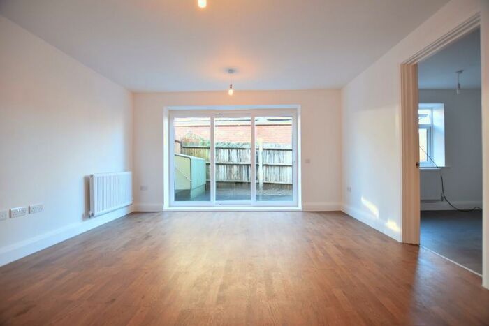 3 Bedroom Semi-Detached House To Rent In London Road, Sutton, SM3