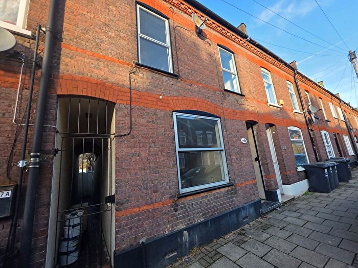 3 Bedroom Terraced House To Rent In Frederick Street, Luton, Bedfordshire, LU2