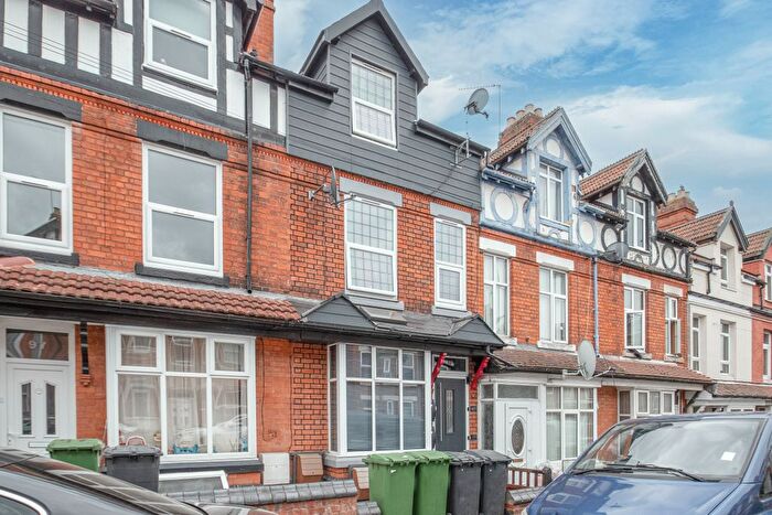 2 Bedroom Flat To Rent In Lodge Road, Redditch, Worcestershire, B98