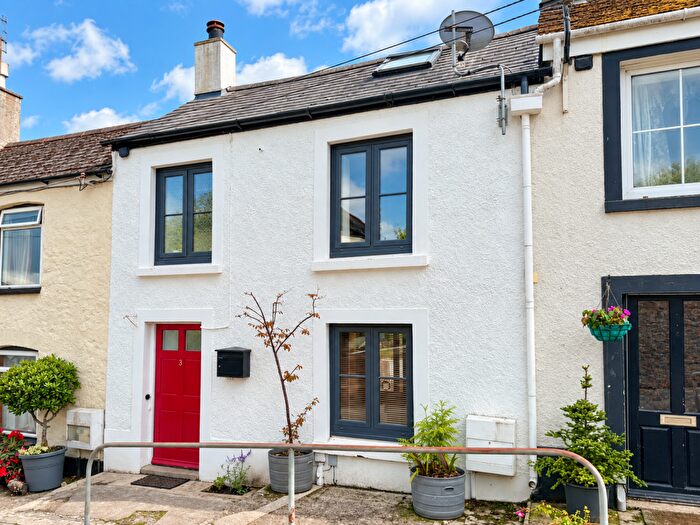 2 Bedroom Cottage For Sale In Gunnislake, Cornwall, PL18