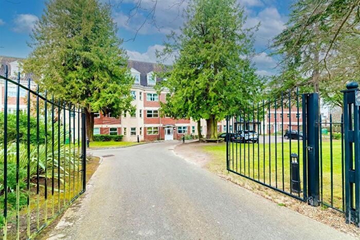 2 Bedroom Flat For Sale In Elmhurst Court, Camberley, GU15