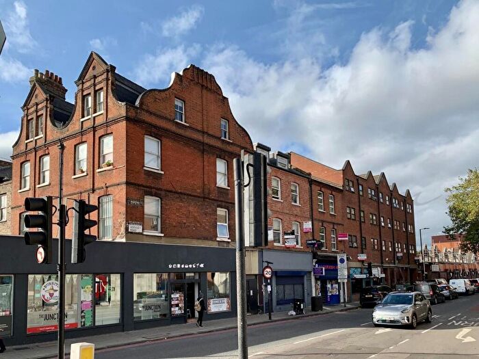 Flat To Rent In Hornsey Road, Holloway, N7