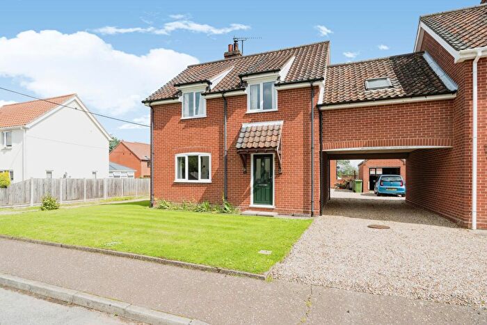 4 Bedroom Link Detached House For Sale In The Street, Bintree, Dereham, NR20