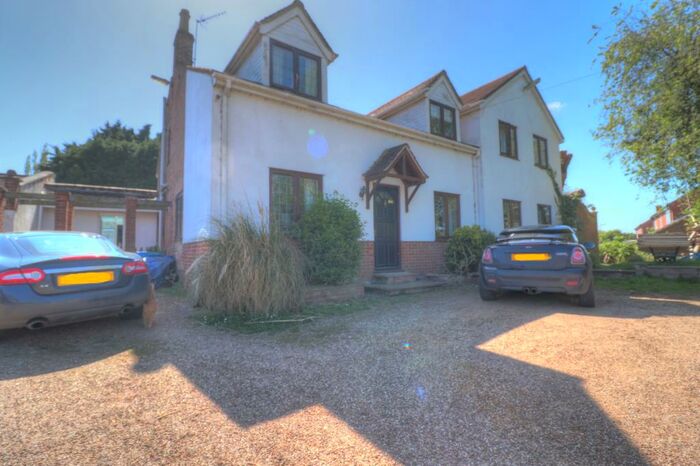 6 Bedroom Detached House For Sale In High Road, Saddlebow, PE34