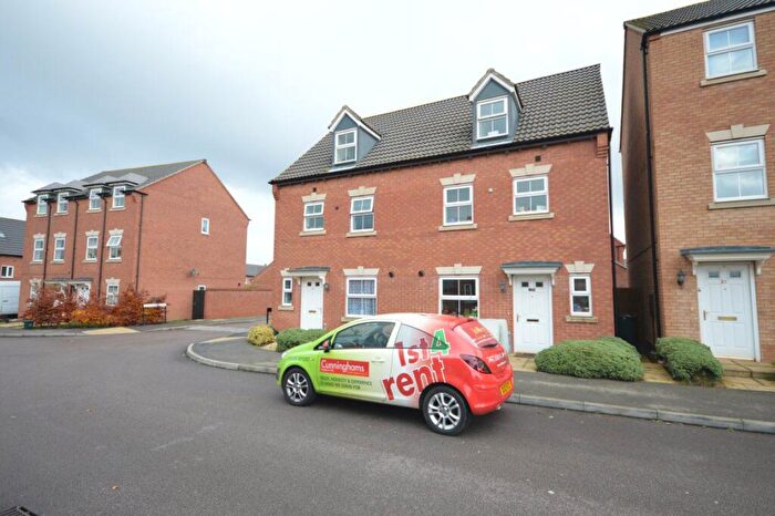 4 Bedroom Semi-Detached House To Rent In Jackdaw Road, NN18