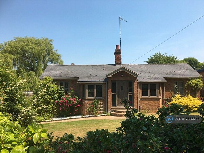 1 Bedroom Bungalow To Rent In Helmdon Rd, Banbury Oxfordshire, OX17