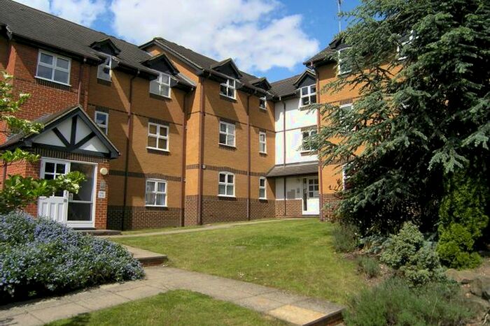 2 Bedroom Flat To Rent In Waller Court, Caversham, Reading, RG4