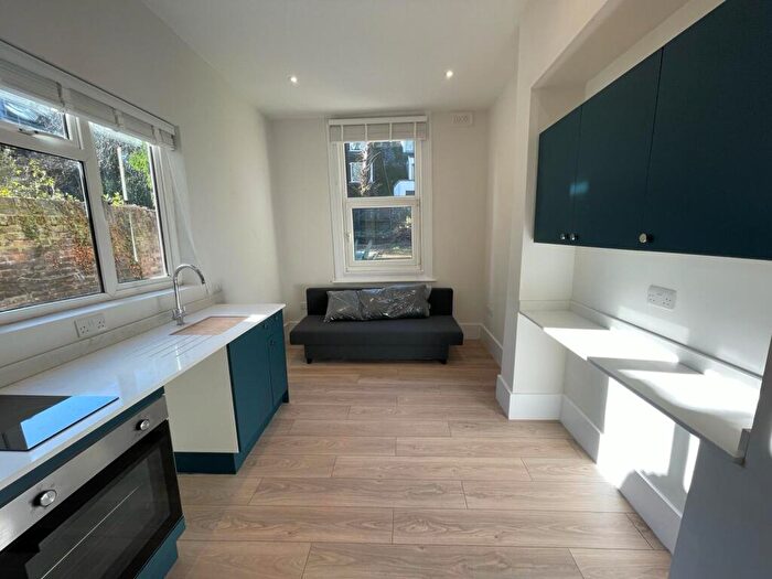 Flat To Rent In Mornington Crescent, Camden, NW1