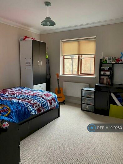 2 Bedroom Flat To Rent In Perivale, Monkston Park, Milton Keynes, MK10