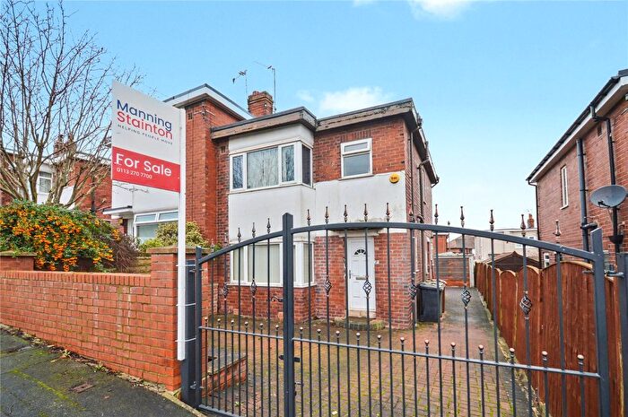 3 Bedroom Semi Detached House For Sale In Parkwood Road, Leeds, LS11
