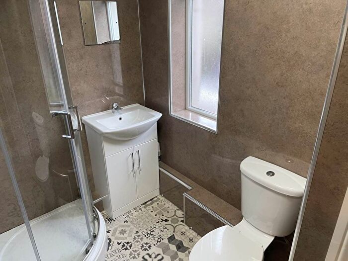 3 Bedroom Property To Rent In Rhyddings Park Road, Brynmill, Swansea, SA2