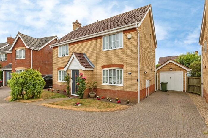 4 Bedroom Detached House For Sale In Mallow Way, Wymondham, Norfolk, NR18