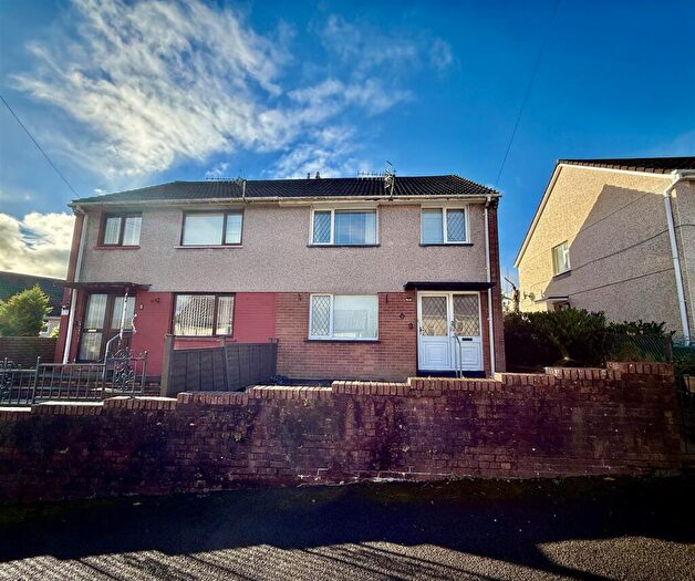 Semi-Detached House For Sale In Maesgwyn, Aberdare, CF44