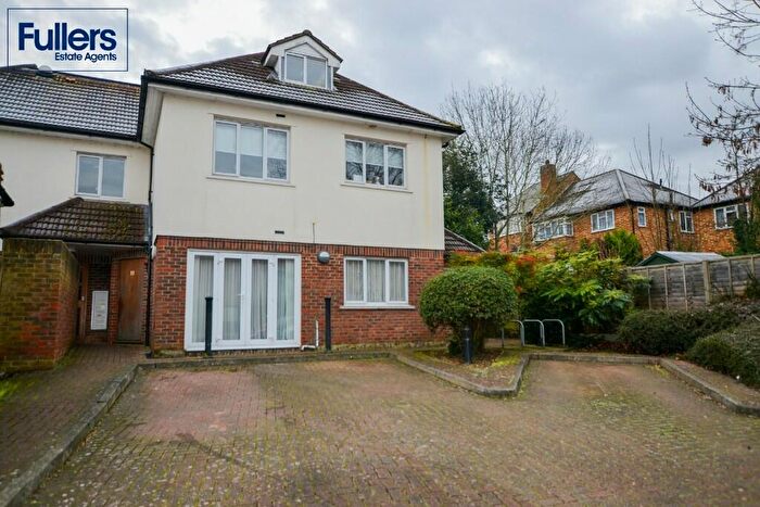 2 Bedroom Flat For Sale In Springbank, London, N21