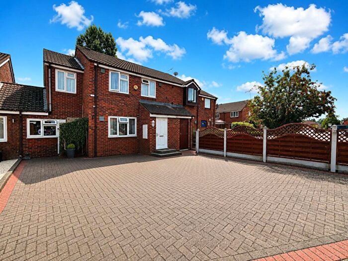 4 Bedroom Semi-Detached House For Sale In Pearl Gardens, Slough, SL1