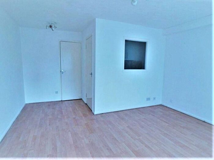 Studio To Rent In Salem Place, Northfleet, DA11