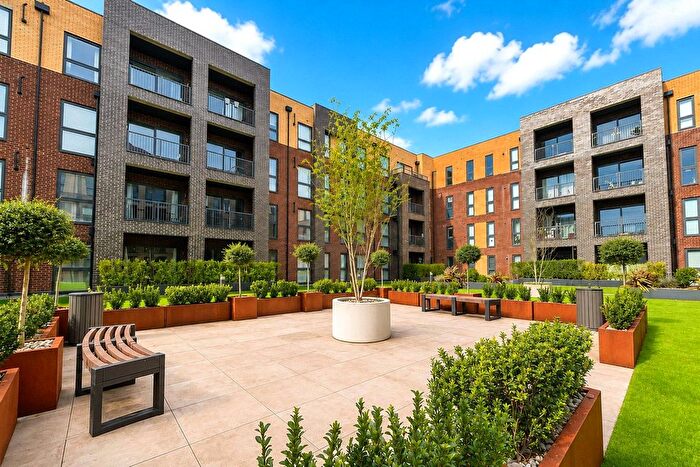 1 Bedroom Flat For Sale In Moorfield Place, Farnborough, Hampshire, GU14