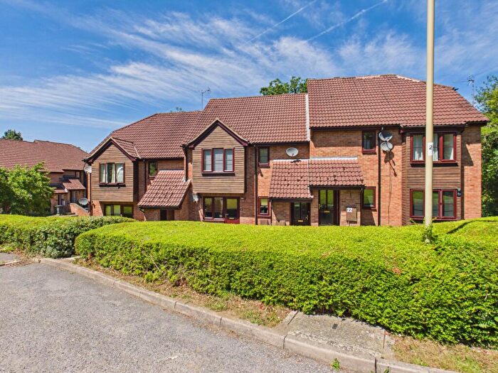 2 Bedroom Flat To Rent In Linton Close, Tadley, RG26