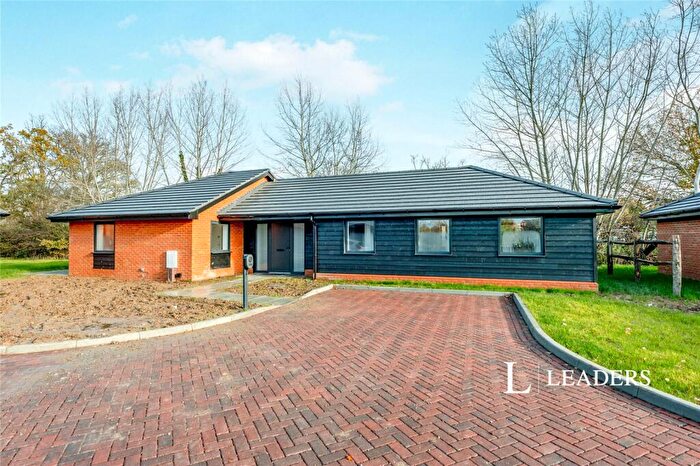 2 Bedroom Bungalow To Rent In Charlwood Road, Horley, Surrey, RH6