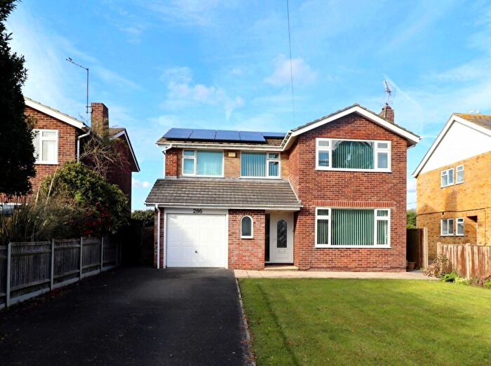 4 Bedroom Detached House For Sale In Seafront, Hayling Island, PO11