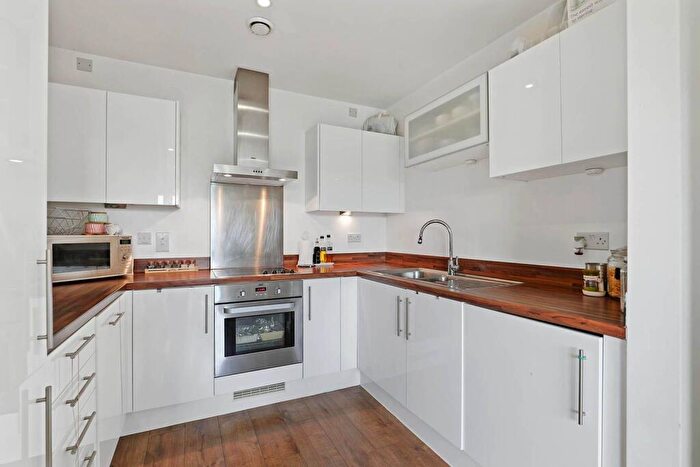 2 Bedroom Flat For Sale In Raine Street, Wapping, London, E1W
