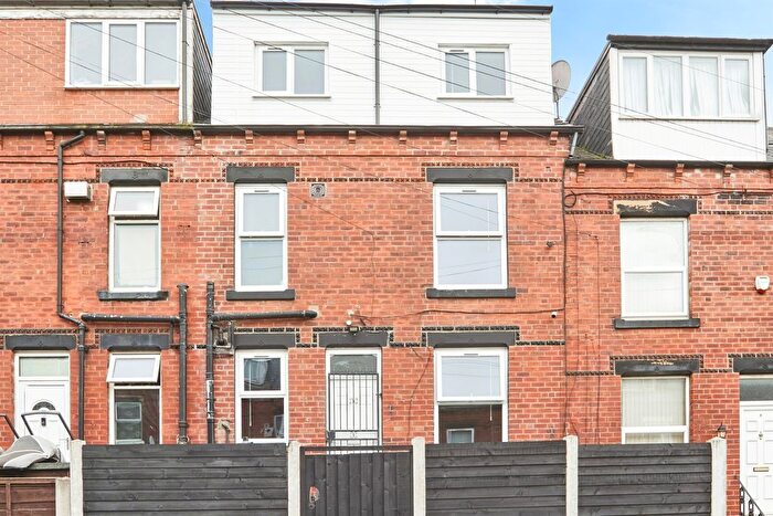 3 Bedroom Terraced House For Sale In Darfield Place, Leeds, LS8