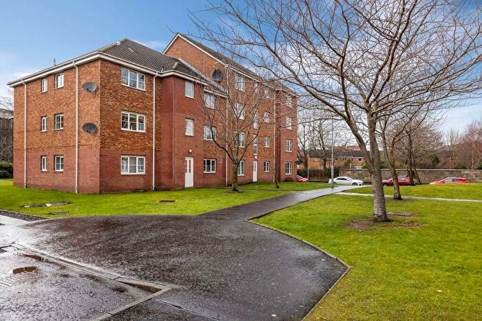 2 Bedroom Flat To Rent In Tullis Gardens, Glasgow, G40