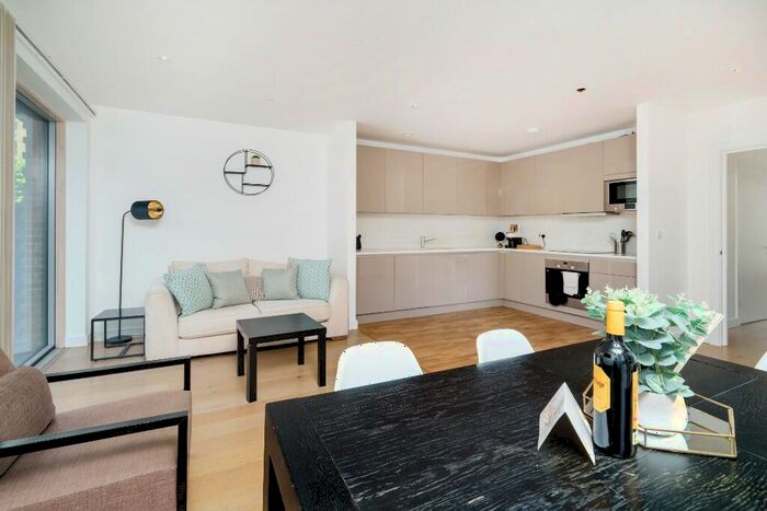3 Bedroom Flat To Rent In Rodney Road, London, SE17