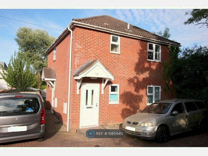 2 Bedroom Flat To Rent In Laburnum Road, Fareham, PO16